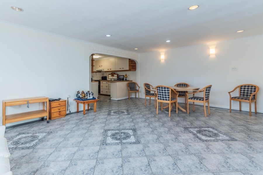 6 Bedroom Property for Sale in Kommetjie Western Cape